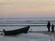 Fischerboot am Strand von ckeritz: Vom Fang zurck.