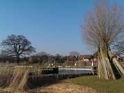 Netzstangen trocknen: Fischerdorf Zempin am Achterwasser.