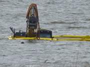 lsperre: Erste Sicherungen am Unfallort im Achterwasser.