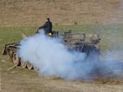 Garantiert CO2-neutral: Bergepanzer fhrt zum Hafen.