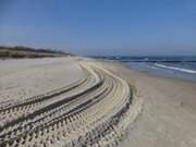 Spuren im Strandsand: Ostseestrand von Zempin.