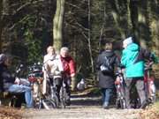 Betriebsamkeit: Kstenradweg zwischen ckeritz und Bansin.