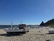 Fischerboot auf dem Strand: Ostseebad Koserow auf Usedom.