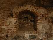 Glocke hngt im Turm: Leere Nische im Schlosskeller.