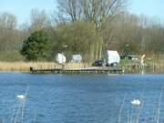 Sportboote am Achterwasser: Hafen in Ltten Ort.