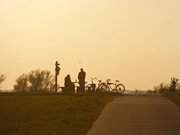 Radfahren auf Usedom: Sonnenuntergang am Konker Berg.