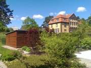 Terrasse und bunte Hecken: Ferienwohnungen Alter Schulgarten.