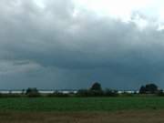 Seebad Loddin: Dunkle Wolken ber dem Achterwasser.