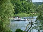 Teil der neuen Strandpromenade: Steg im Klpinsee.