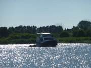 Urlaub auf dem Wasser: Motorboot auf der Rieck.