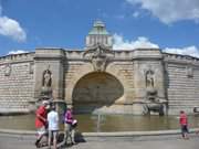 Stettin in Westpolen: Brunnen am Hafen.