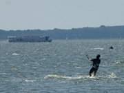 Kiten auf dem Achterwasser: Wassersport auf Usedom.