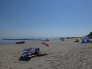 Ostseestrand von Klpinsee: Weier Sand, blaues Meer.