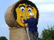 Wahrzeichen des Erntefestes: Erntefestpuppen in Loddin.