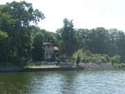 Haus am Wasser: An der Kaiserfahrt bei Kaseburg.