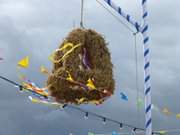 Vor dunklen Wolken: Unbestimmtes Wetter auf dem Loddiner Erntefest.