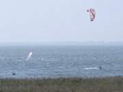 Wassersport auf Usedom: Surfen und Kiten auf dem Achterwasser.