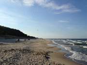 Schatten werden lnger: Ostseestrand am Langen Berg.