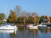 Herbstfarben am Hafen: Seebad ckeritz auf Usedom.