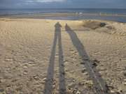 Fast der krzeste Tag: Lange Schatten auf dem Usedomer Strand.