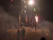 Das Feuerwerk beginnt: Silvester, 24 Uhr am Ostseestrand.