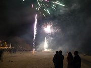 Feuerwerk über dem Ostseestrand von Usedom.