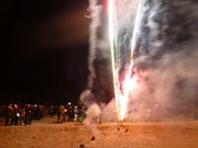Das neue Jahr auf Usedom: Feuerwerk am Strand.
