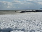 Die Ostsee gefriert vor Usedom: Eisrand am Meer.