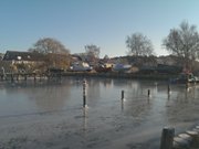 Zugefroren: Fischerdorf Loddin am Achterwasser.