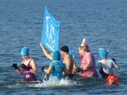 Winterbaden in Ahlbeck auf Usedom: Delegation aus Swinemnde.