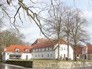 Wasserschloss Mellenthin: Hotelflgel am Schlossgraben.