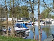 Die ersten Boote sind wieder da: Achterwasserhafen Stagnie.