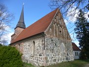 Gotischer Giebel: Kirche zu Mellenthin im Hinterland Usedoms.