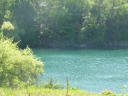 Am Trkiessee auf der Insel Wollin: Wasser- und Laubfarbe.