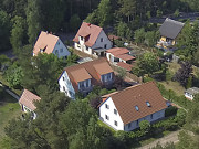 An der Strandstrae des Seebades: Steinbock-Ferienwohnungen.