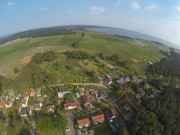 Rechts oben das nahe Achterwasser: Ferienwohnungen Alter Schulgarten.