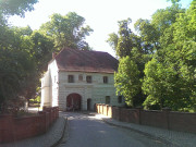 Torhaus: Zugang zum Schlosspark von Mirow.