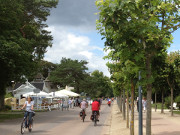 Radfahren auf Usedom: Strandpromenade des Ostseebades Ahlbeck.