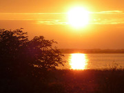 Ein Urlaubstag geht zu Ende: Sonnenuntergang über dem Achterwasser.