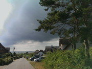 Dunkle Wolken: Fischerdorf Loddin am Achterwasser.