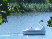 Bootsfahrt auf dem Kölpinsee: Seebad Loddin auf Usedom.
