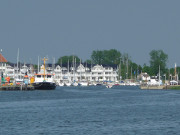 Hafen Karlshagen: Ferienwohnungen am Peenestrom.