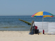 Sonnenschirm und Windfang: Strandurlaub auf Usedom.