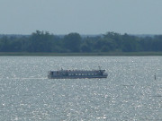 Ausflugsdampfer: Mit dem Schiff ber das Achterwasser.