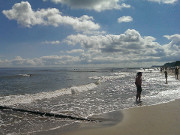 Klares Ostseewasser: Baden am Strand von Klpinsee.