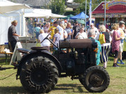 Loddiner Festplatz am Achterwasser: Ackerschlepper, antik.