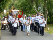 Fanfarenzug: Das Erntefest des Seebades Loddin beginnt.