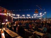 Bis in den Morgen: Erntefest am Loddiner Hafen.