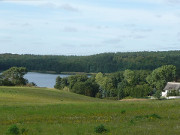 Usedomer Hinterland: Rohrgedecktes Haus am Kleinen Krebssee.