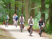 Steigungen: Radfahren auf dem Usedomer Kstenradweg.